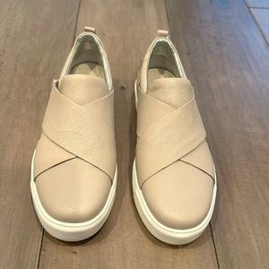 Grey Earth shoes women’s size 9 (40)